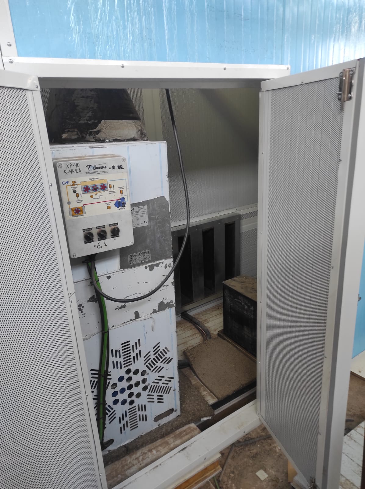 Encapsulamiento motores con silenciadores